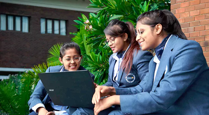 Online MBA vs. Traditional MBA: Which One Should You Choose?